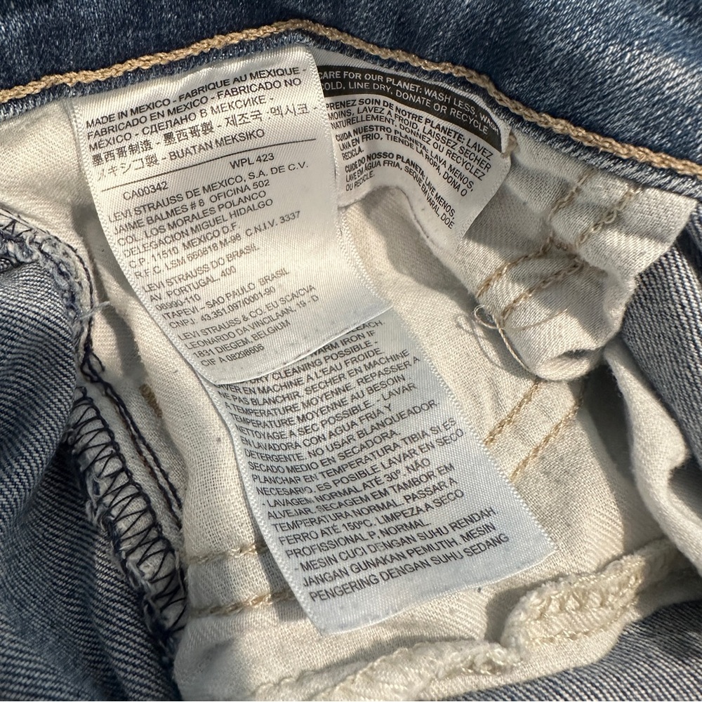 Levi’s High Rise Jeans!👖 🌿 - Picture 10 of 11